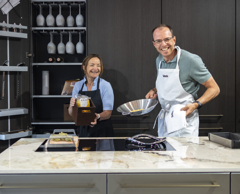 Jürgen und Andrea Hohlweg im Joe's Möbelboutique Schauraum