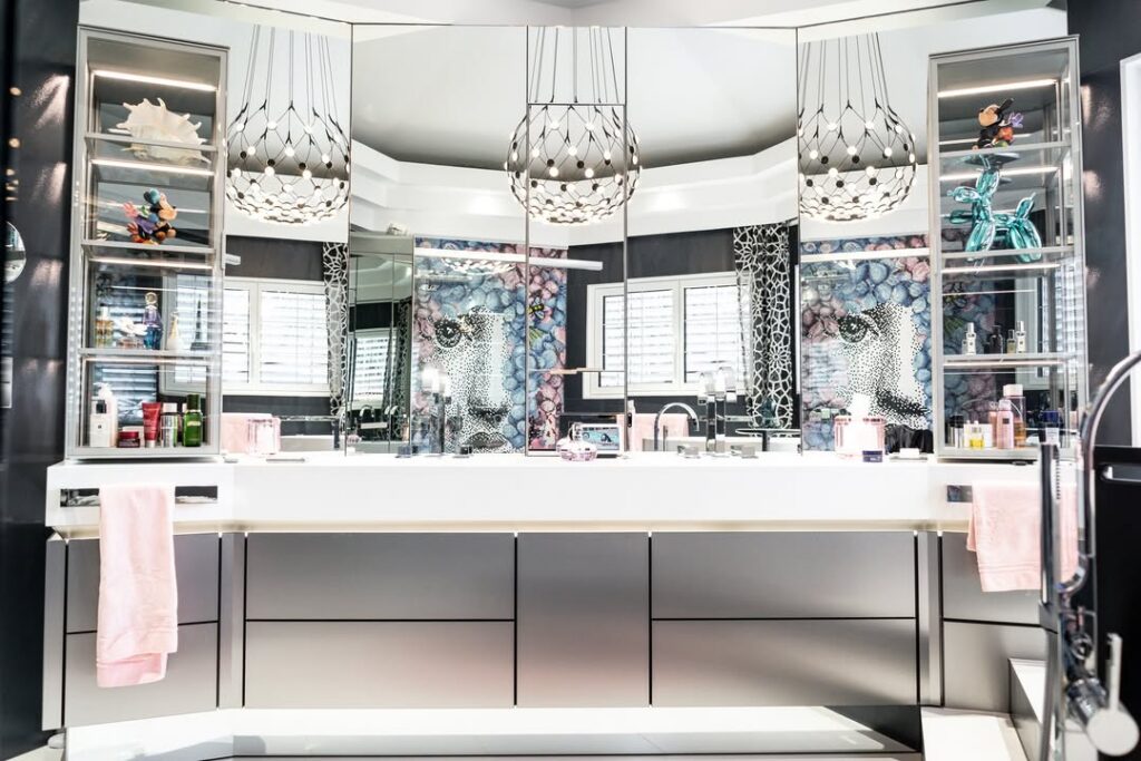 SieMatic-Bad mit Spiegelwand und Doppelwaschtisch, Joe's Möbelboutique Projekt